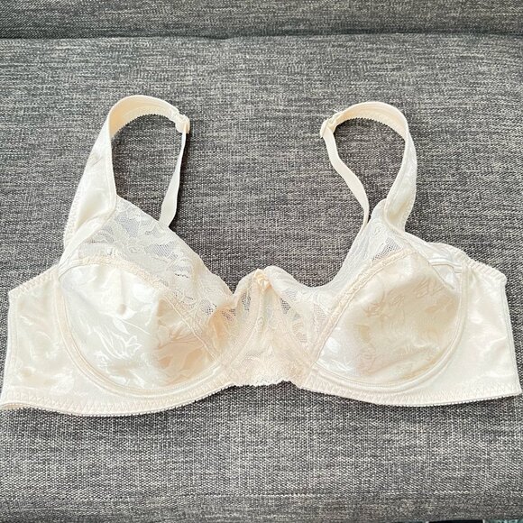 46D Butter Cream Lace Vanity Fair Underwire Unlined Bra#11712 EUC - Picture 1 of 8